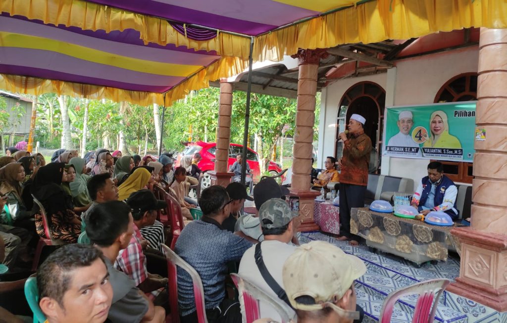 Ket Foto: Warga antusias hadiri mendengar Visi dan Misi kampanye dialogis H Herman
